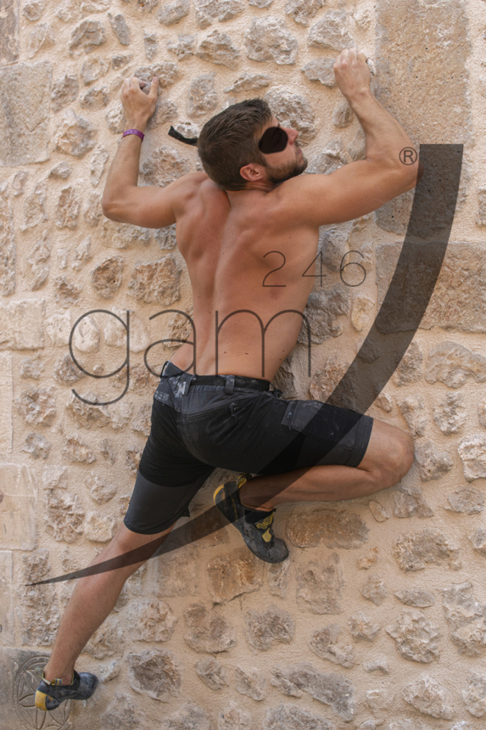 Street boulder L'Aquila 2023