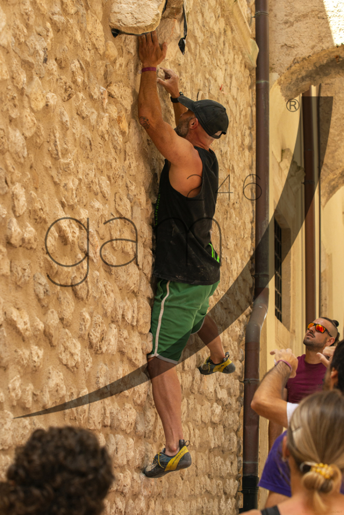 Street boulder L'Aquila 2023