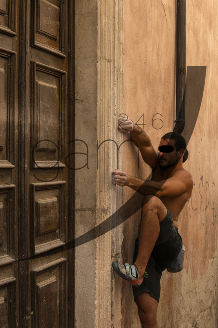 Street boulder L'Aquila 2023