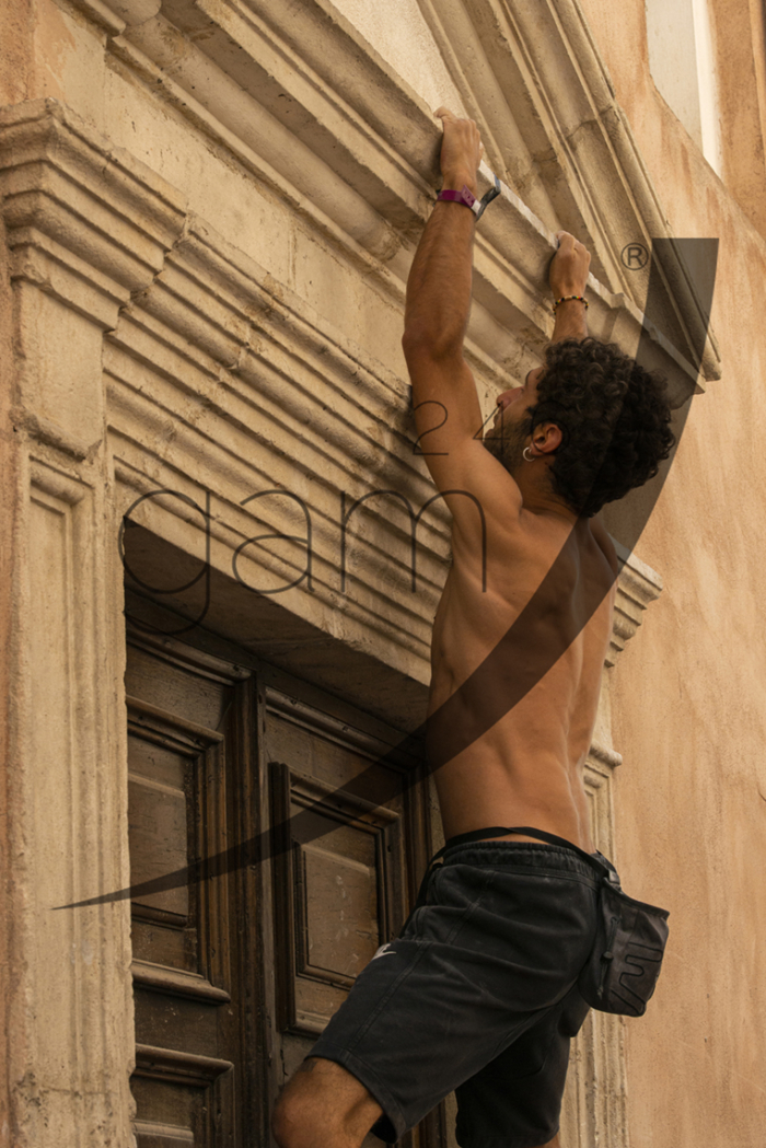 Street boulder L'Aquila 2023