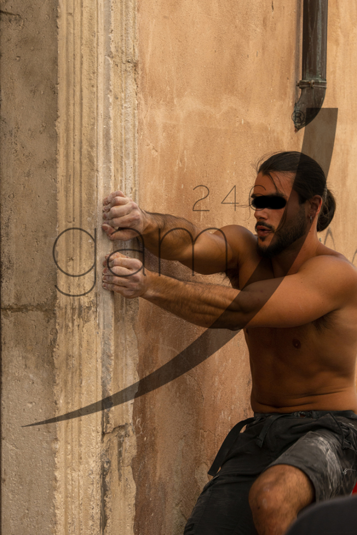 Street boulder L'Aquila 2023